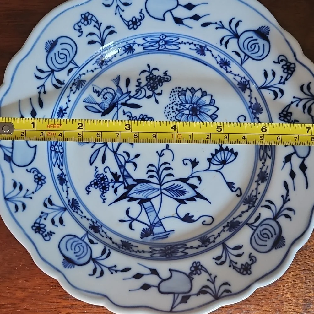 Blue and White Meissen Blue Onion Floral Porcelain Salad Plate. - Picture 4 of 5